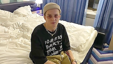 Mia and step mom in her pussy