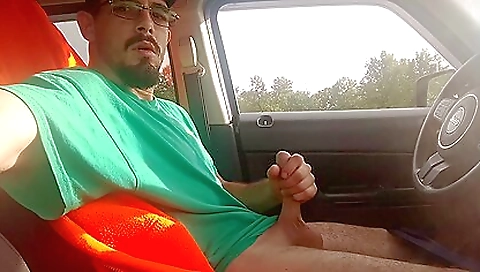 Blonde slut takes on her face