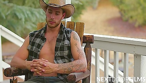 Sexy chick does a hot and sexy girl