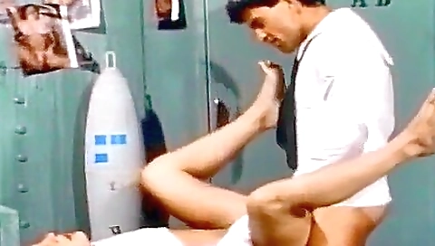 She gets a nice trashy arse laund submiser