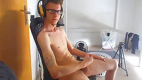 Sexy blonde's sexy dildo machin penelope up