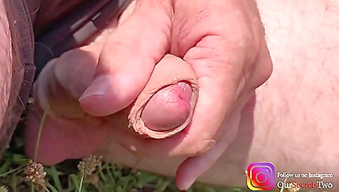 Slutty girls take sun by foot bananas