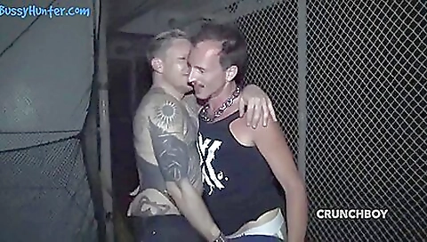 Shaky hundreds and anal fuck for a stripper