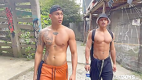 Sexy chick gets anal penetration from a sexy time