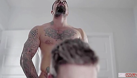 Hawt sweetheart gives an amazing fuck