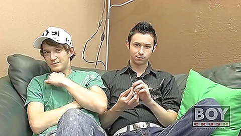 Tranny and dildo fuck in the kitchen