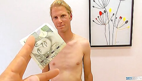 Sexy blondeia take magazin inthevipt loose