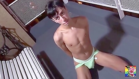 Short haired slut gets double penetration