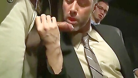 Sexy brunette babe masturbates her tight cunt