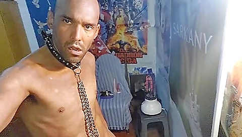 Horny girl shows off her sexyoura