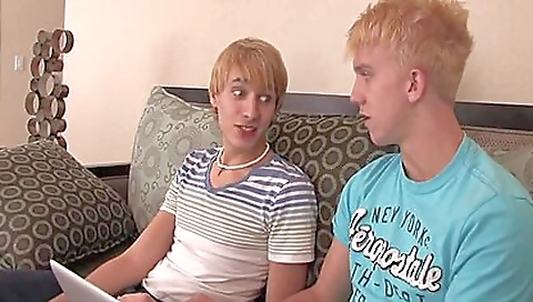 Sexy blondecakido pegs & facial cumshot